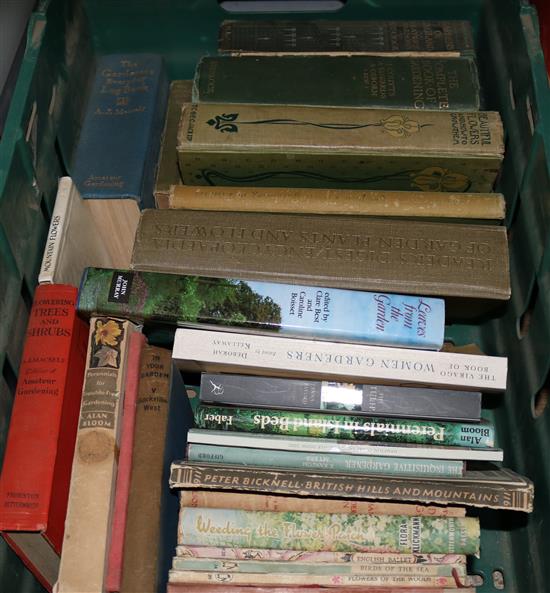 4 boxes of Gardening related books(-)